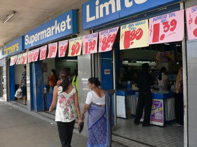 08- Un  supermarche a Lautoka 